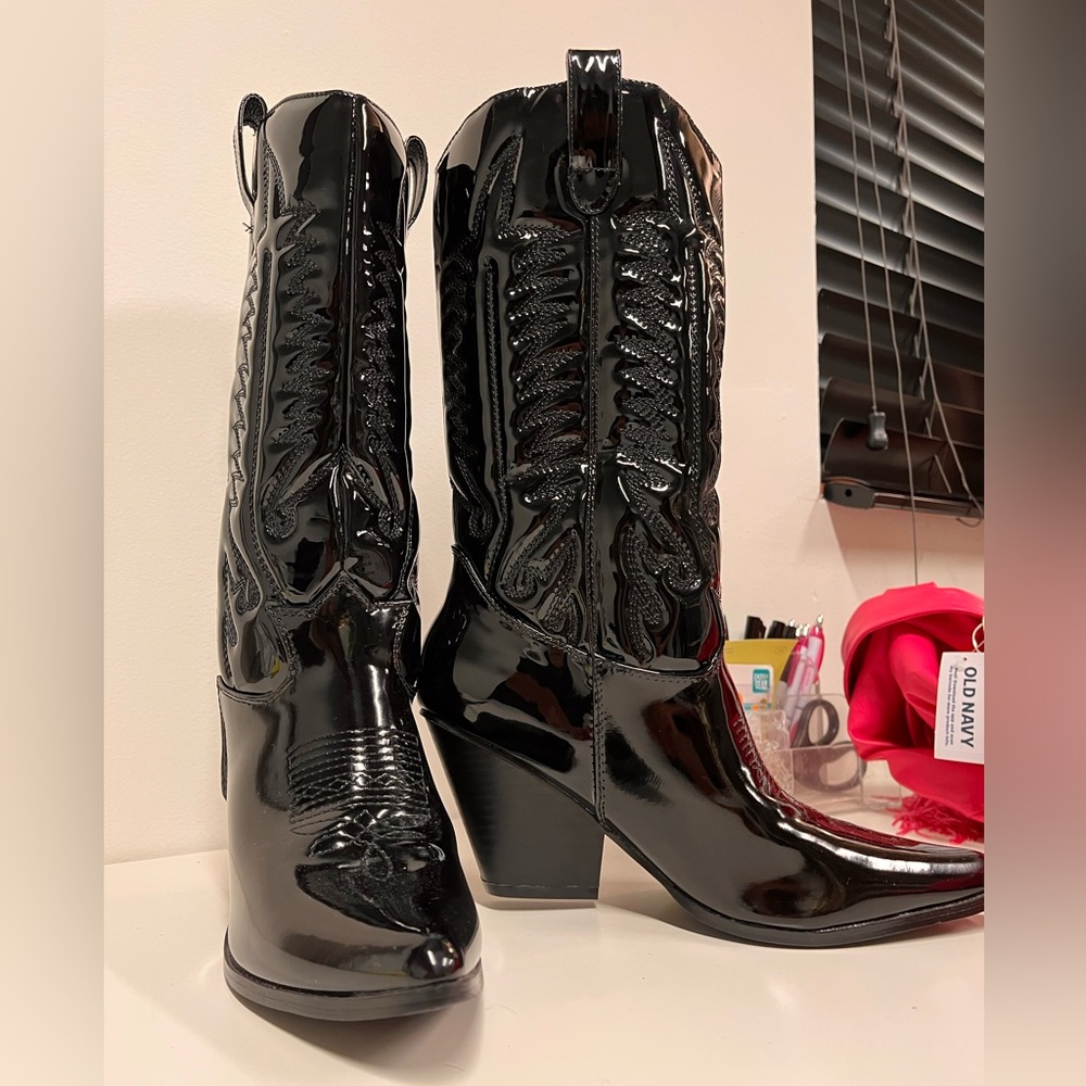 Black cowboy boots
